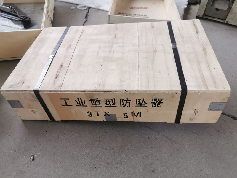 3吨防坠器木箱包装