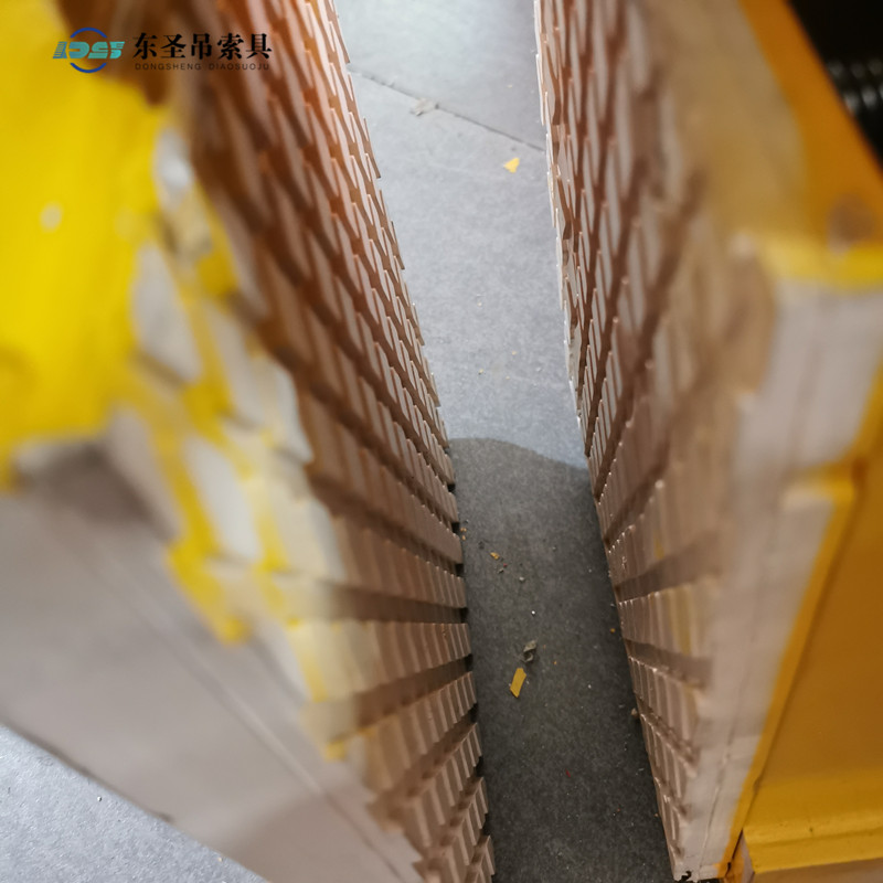 大板吊夹的防滑夹皮